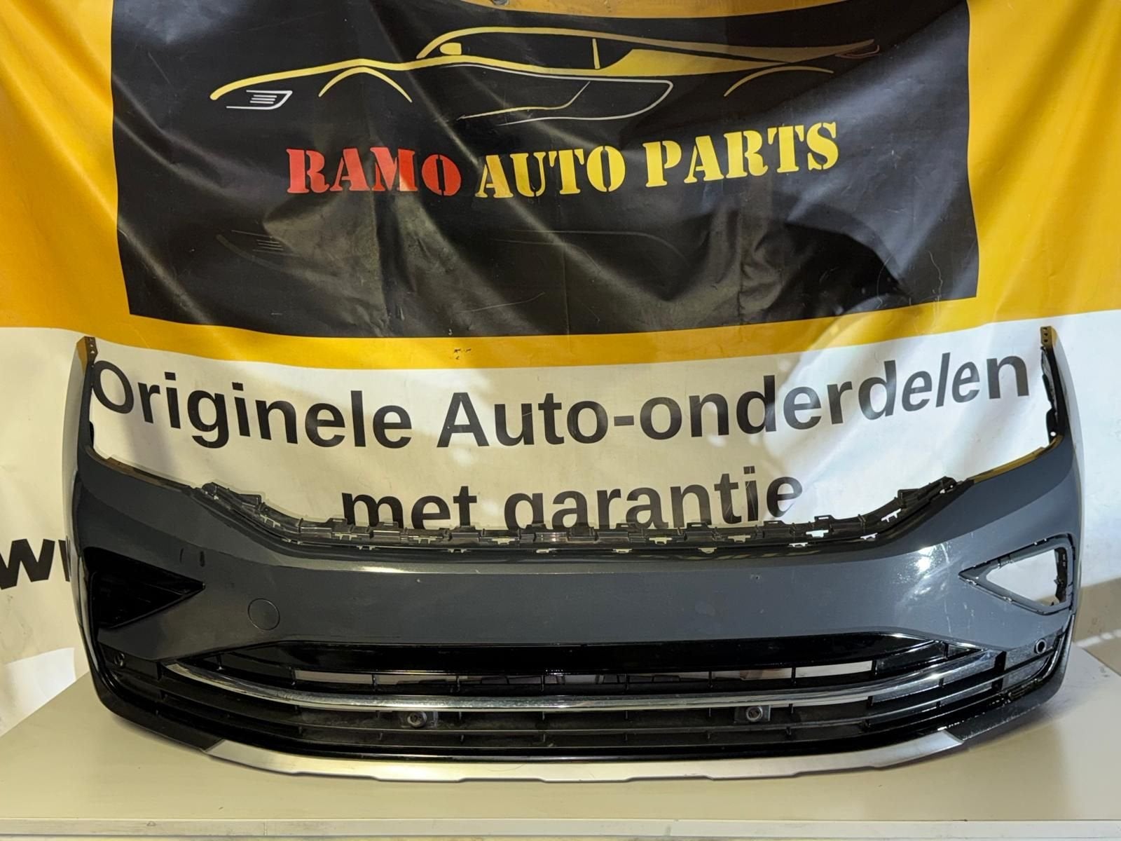 VOORBUMPER VOLKSWAGEN TIGUAN 5NA807221C, Gebruikt, -, -, Ophalen of Verzenden