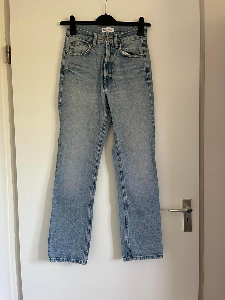 Lichtblauwe spijkerbroek / mom jeans, maat 36/S van Zara, Ophalen of Verzenden, Zo goed als nieuw, Blauw, W28 - W29 (confectie 36)