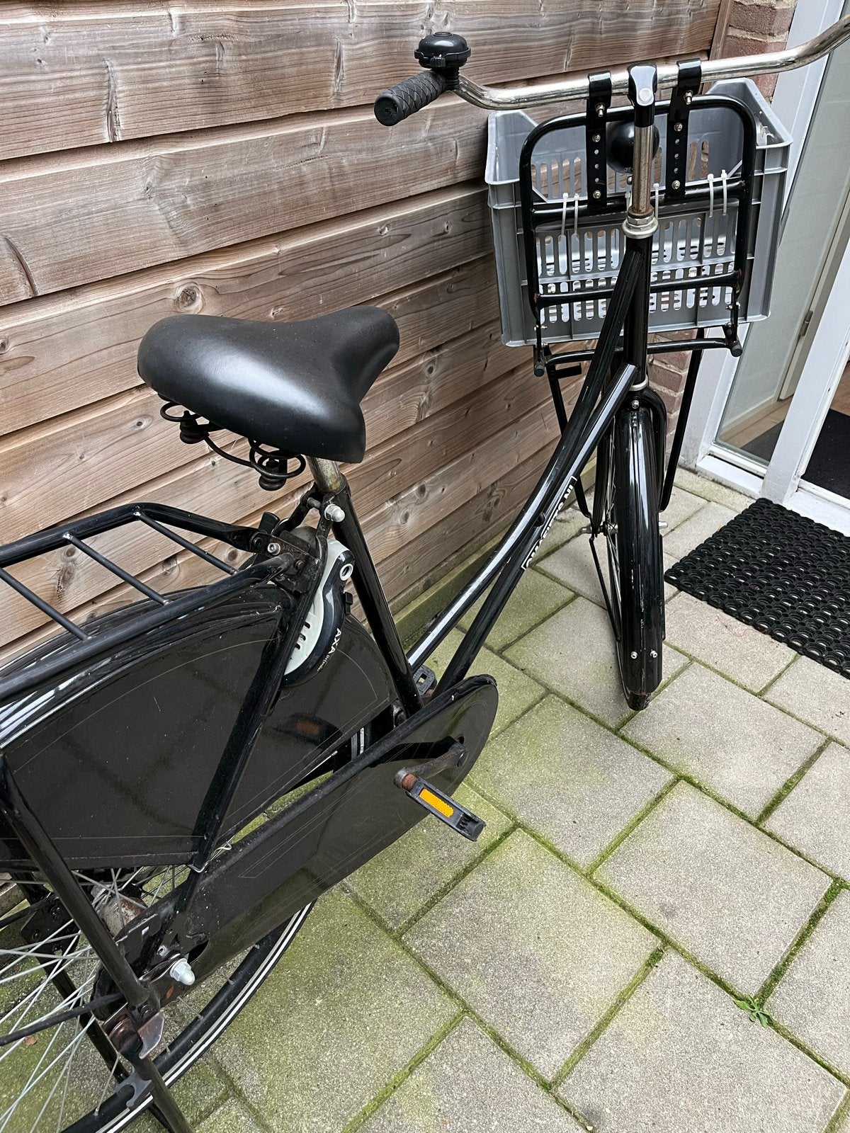 Zwarte Omafiets met krat - Zo goed als nieuw, Fietsen en Brommers, Ophalen, Gebruikt