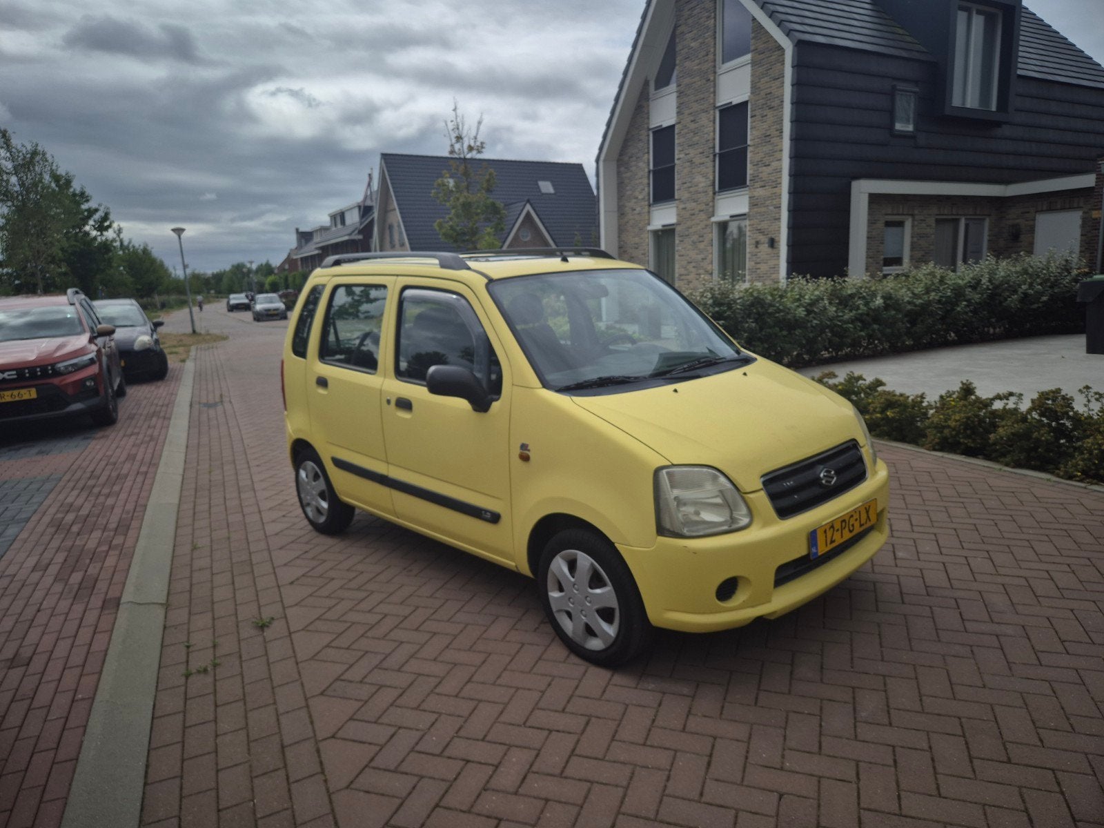 Suzuki Wagon R+ 1.3 AUT 2004 Geel, Auto's, Suzuki, Stof, 40 €/maand, Wagon R+, Parkeersensor