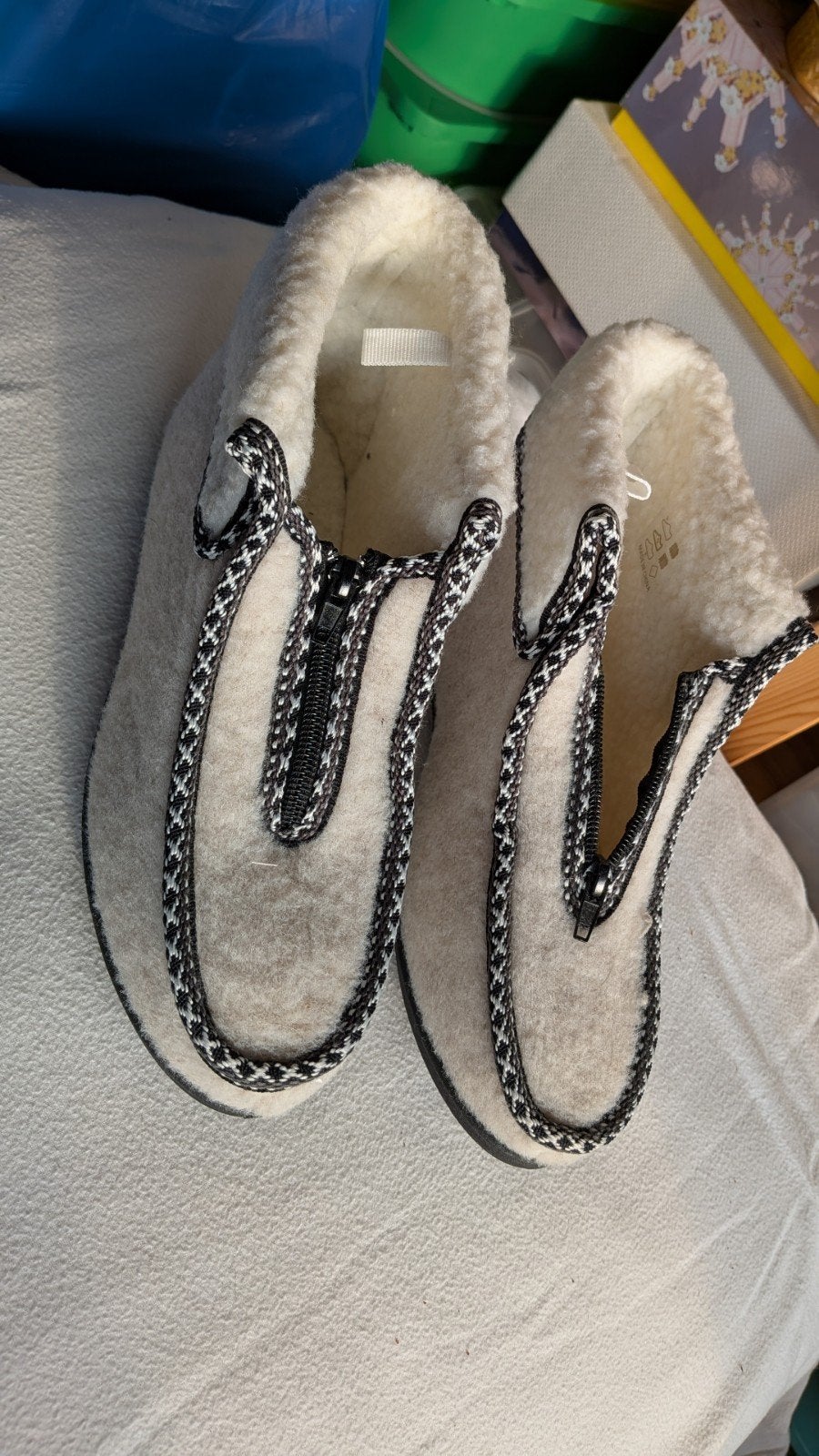 Nieuwe warme pantoffels Picnic maat 38-39, Kleding | Dames, Schoenen, Ophalen, Nieuw, Wit, Pantoffels of Sloffen