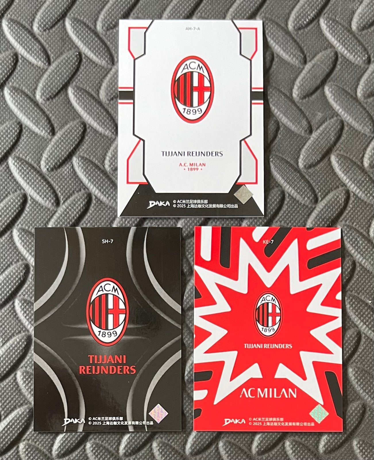 2025 Daka AC Milan Tijjani Reijnders 3 Kaarten Set, Ophalen of Verzenden, Nieuw, Buitenlandse clubs, Poster, Plaatje of Sticker