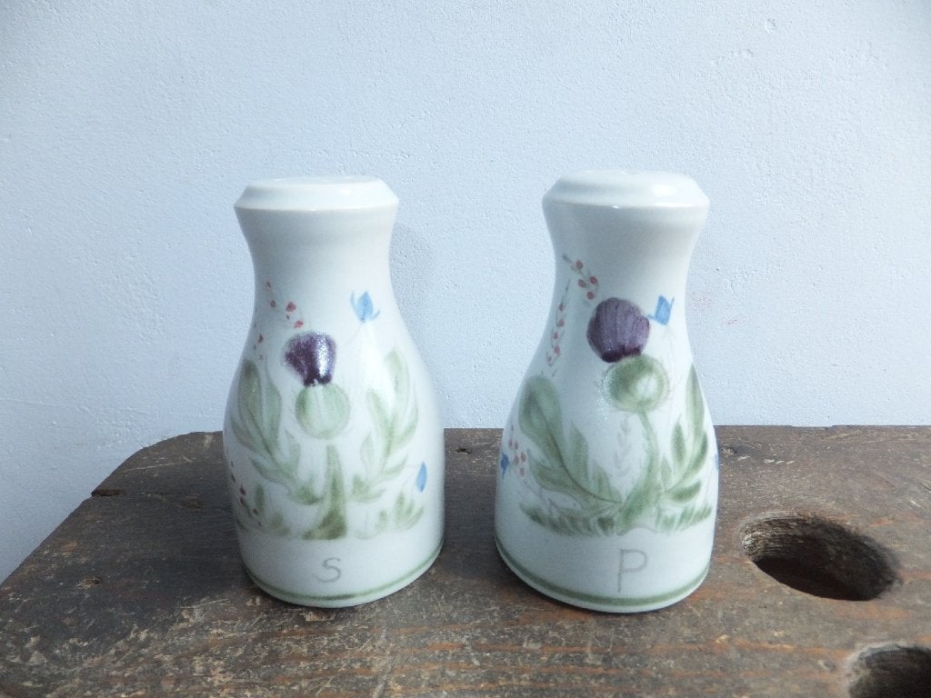 vintage stel peper zout strooier buchan scotland distelplant, Antiek en Kunst, Ophalen