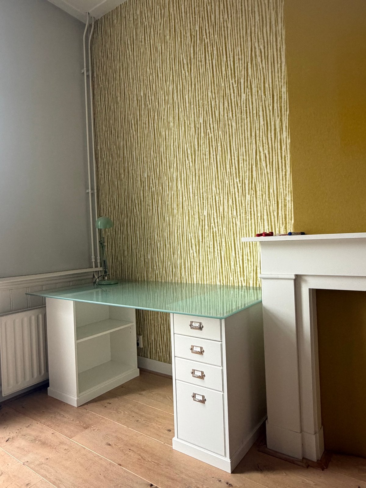 Wit bureau met los glazen blad en opbergruimte, Ophalen, 150 cm, Zo goed als nieuw, 80 cm