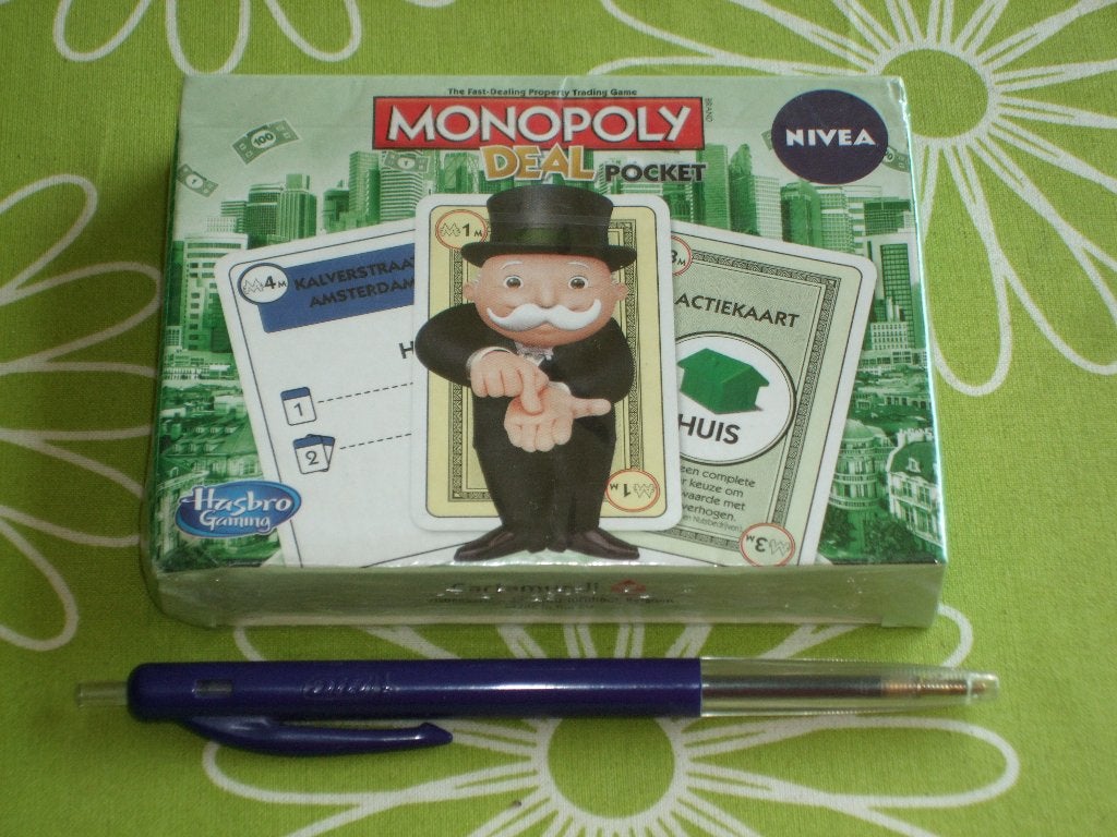 Nieuw in seal: Monopoly Deal Pocket - Nivea, Een of twee spelers, Ophalen of Verzenden, Zo goed als nieuw