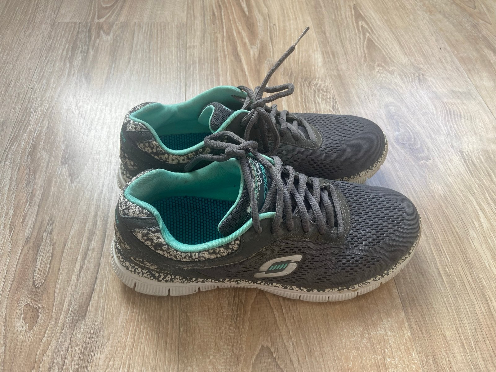 Skechers Sneakers met Bloemenprint - Maat 39, Ophalen of Verzenden, Zo goed als nieuw, Overige kleuren, Sneakers of Gympen