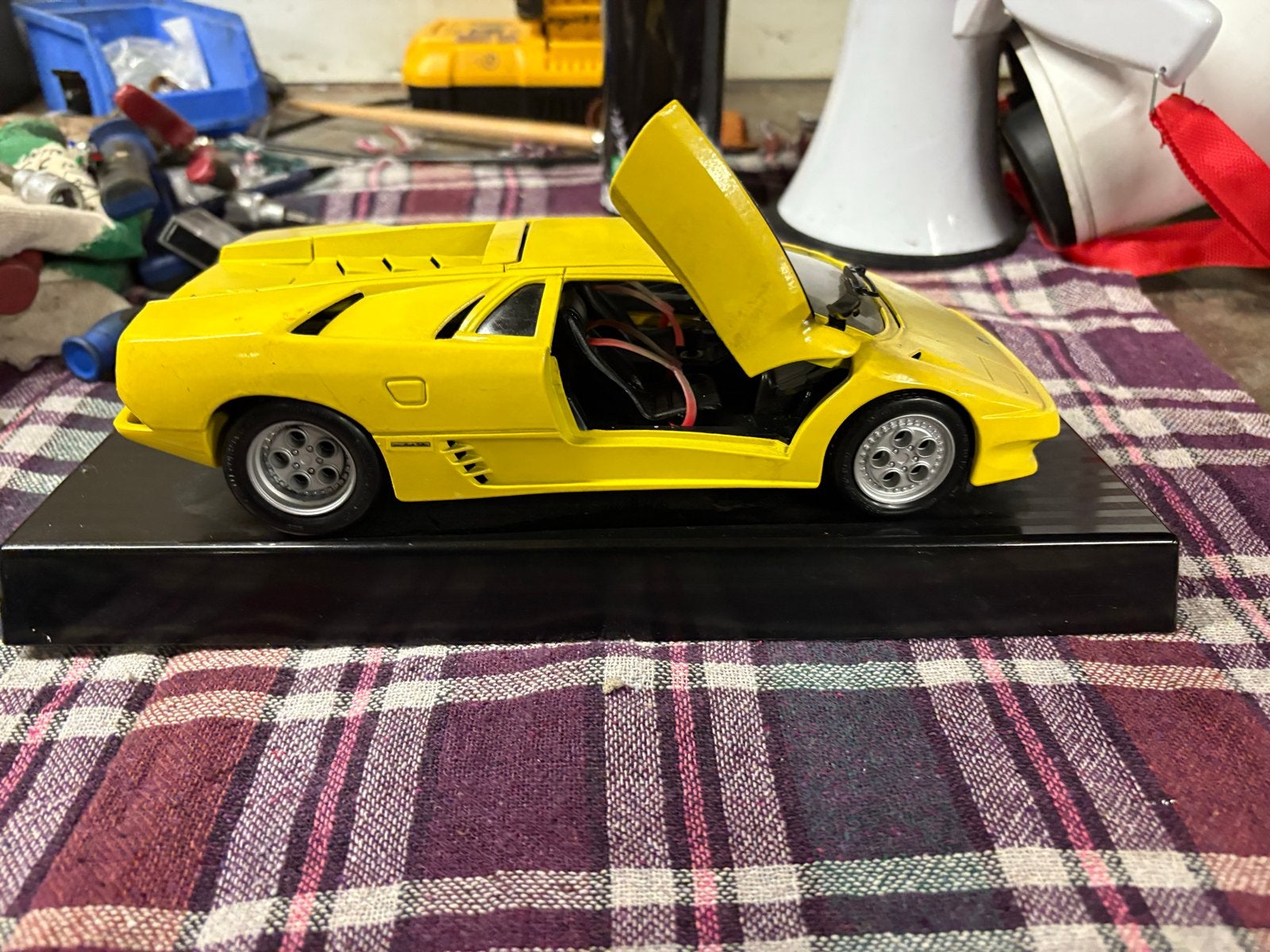 Lamborghini Diablo (1990) Modelauto - Geel, Ophalen of Verzenden, Zo goed als nieuw, Overige typen