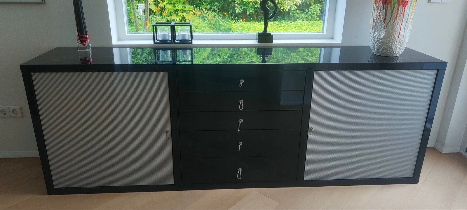 Zwart dressoir met lades en deuren, Ophalen, Gebruikt, Met deur(en), Overige houtsoorten