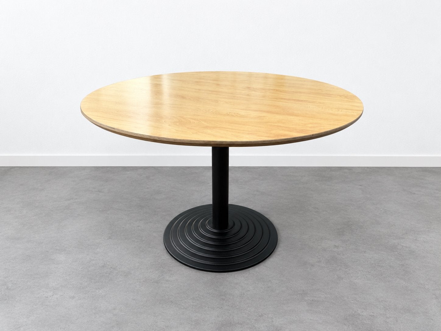 Ronde Design Eettafel Eiken & Zwart (Ø 120 cm), Ophalen of Verzenden, Zo goed als nieuw, Vijf personen of meer, 100 tot 150 cm