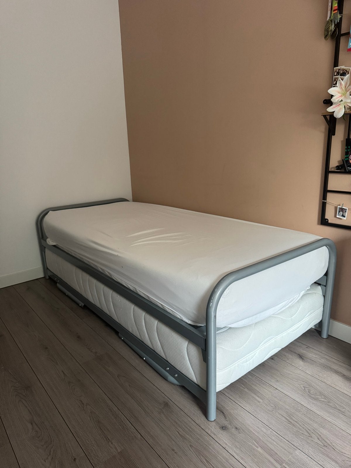 Tweepersoons uitschuifbaar bed / logeerbed met 2 matrassen, Ophalen, 90 cm, Tweepersoons, 190 cm of minder