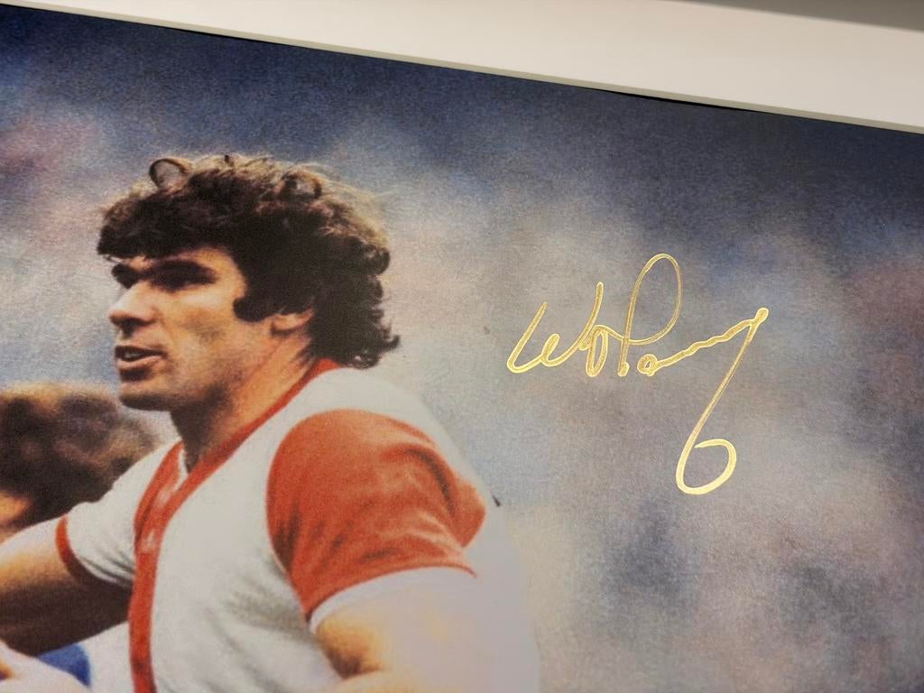 Van Hanegem - Poster - Gesigneerd & ingelijst - Feyenoord, Verzenden, Nieuw, Feyenoord, Poster, Plaatje of Sticker