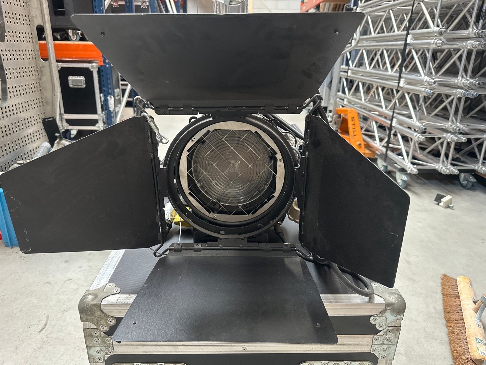2x Strand Lighting 1200W Fresnel Theater Spot, Gebruikt, Ava, 6851cd, Ophalen