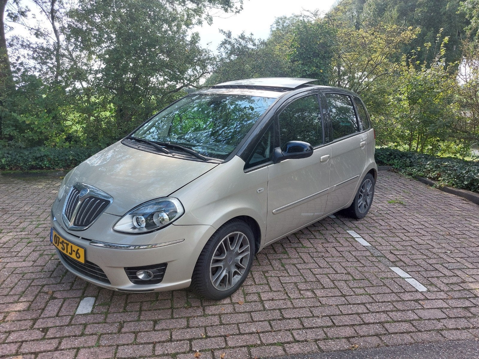 Lancia Musa 1.4 16V AUT 2011 Beige, Auto's, 400 kg, Origineel Nederlands, Bedrijf, 1000 kg