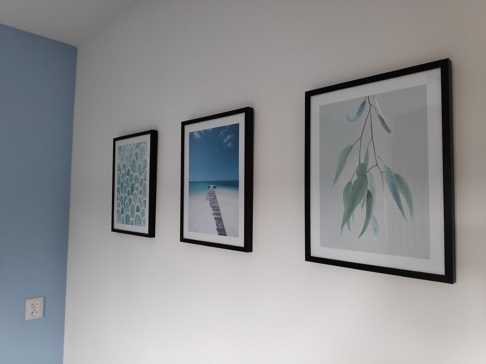 Drie zwarte lijsten Desenio 30x40 cm (met posters), Ophalen, Zo goed als nieuw