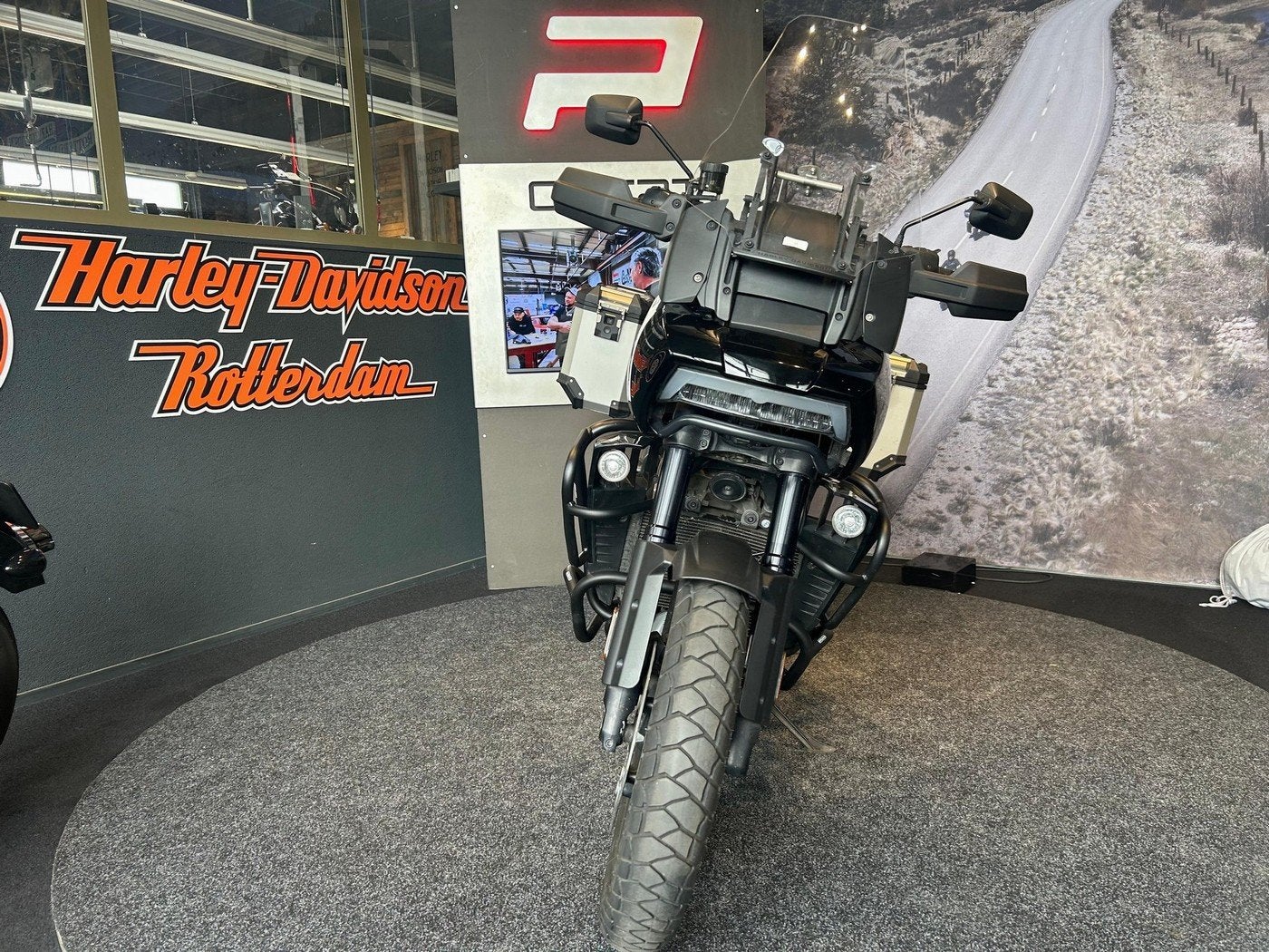 Harley-Davidson Pan America - BTW verrekenbaar (bj 2022), Motoren, Motoren | Harley-Davidson, Laan van Vredenoord 33
2289 DA  RIJSWIJK, NL