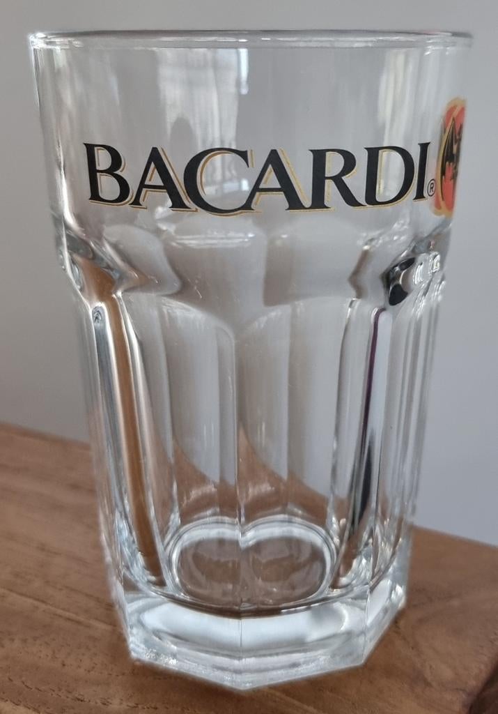 Stoer Bacardi glas met logo en Bacardi-vleermuis - IZGST, Ophalen of Verzenden, Zo goed als nieuw, Overige typen