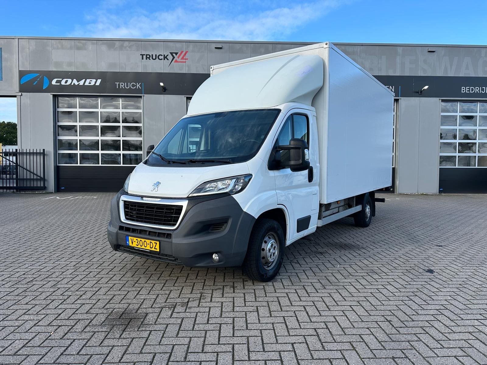 Peugeot Boxer 2.2 HDI Bakwagen met laadklep, Euro 5, Gebruikt, 4 cilinders, 2500 kg