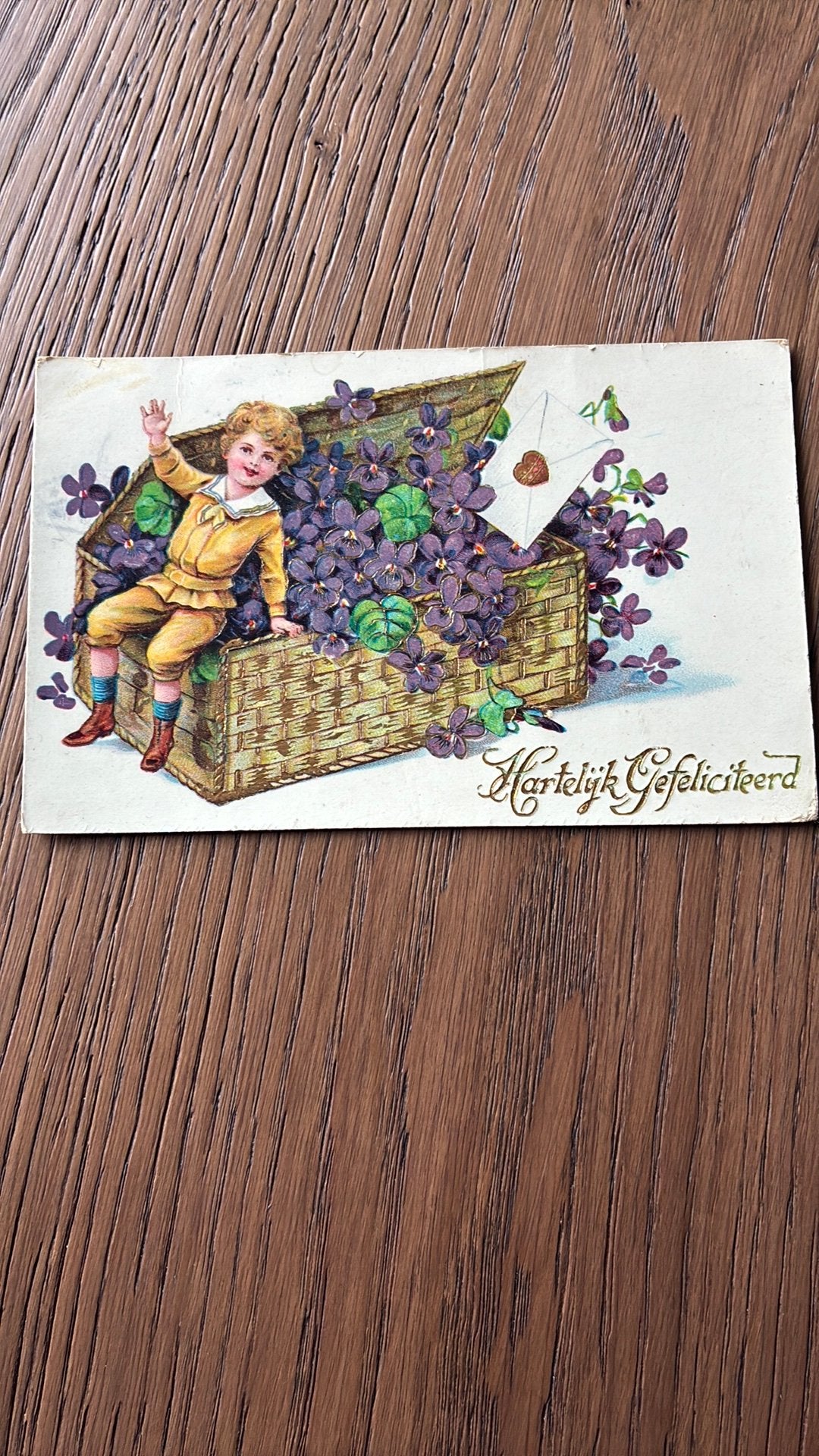 Gefeliciteerd. Jongen in mand met bloemen en klaver,brief, Ophalen of Verzenden, 1920 tot 1940, Gelopen, Kinderen