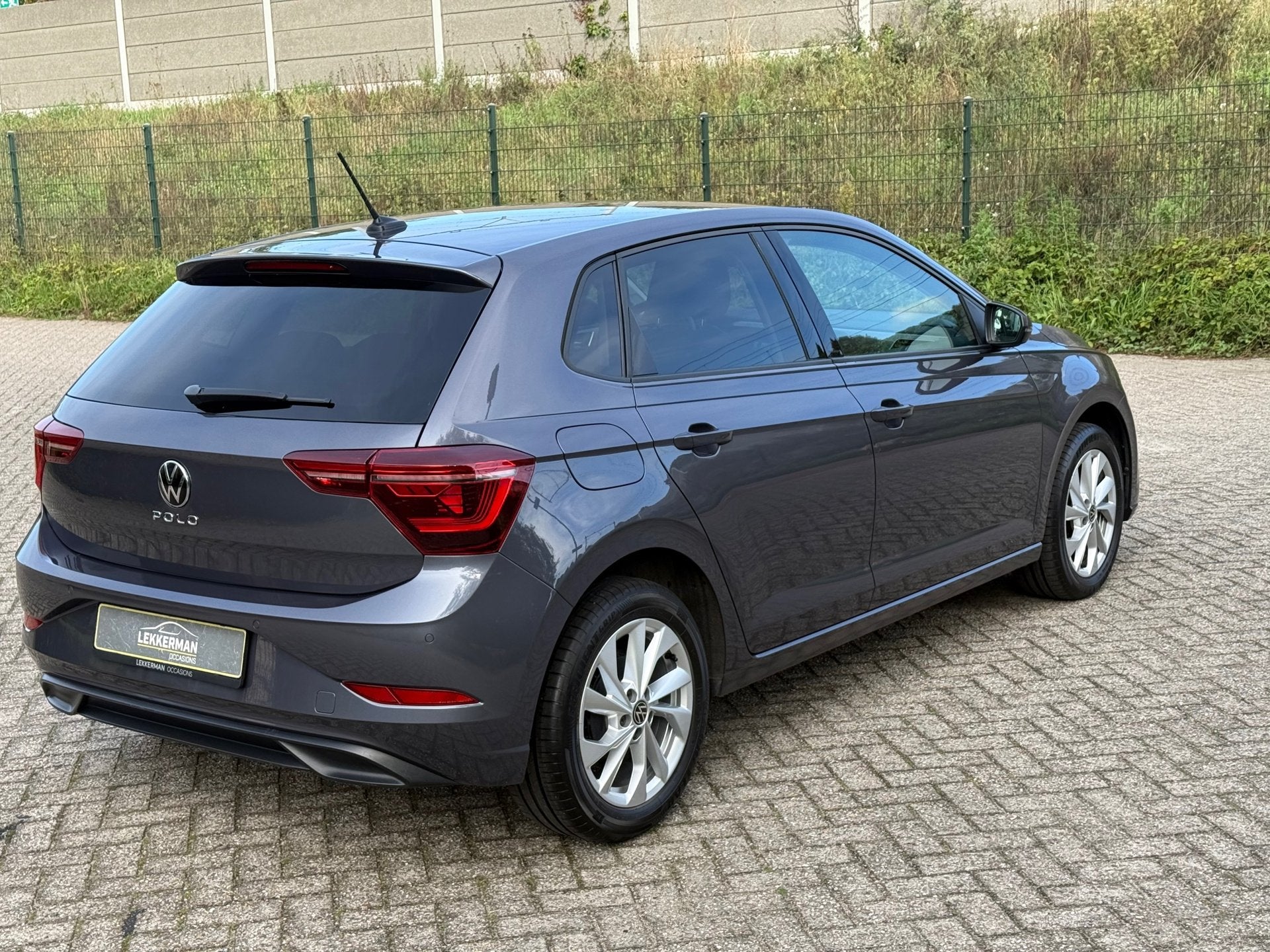 Volkswagen Polo 1.0 TSI Life IQ I CAMERA I CARPLAY I VIRTUAL, Auto's, Voorwielaandrijving, Dealer onderhouden, 95 pk, Automatische klimaatregeling