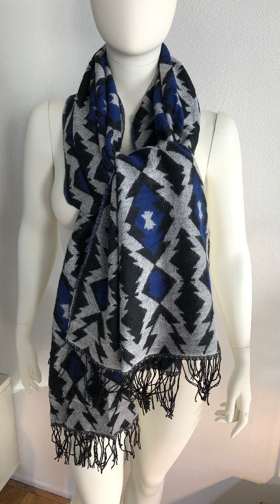 Mooie h&m sjaal shawl blauw franjes zgan, Kleding | Dames, Verzenden, Zo goed als nieuw, Maat 46/48 (XL) of groter, Sjaal