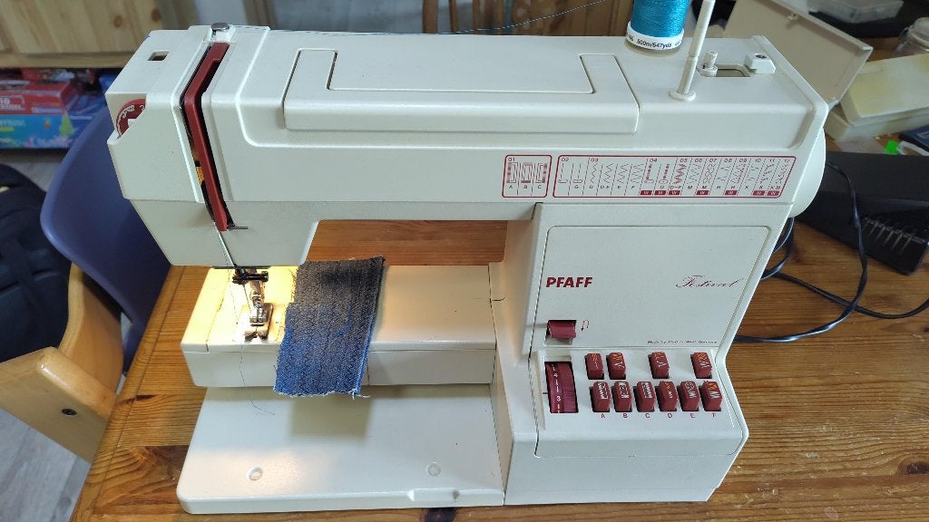 Pfaff Festival naaimachine, Antiek en Kunst, Antiek | Naaimachines, Ophalen