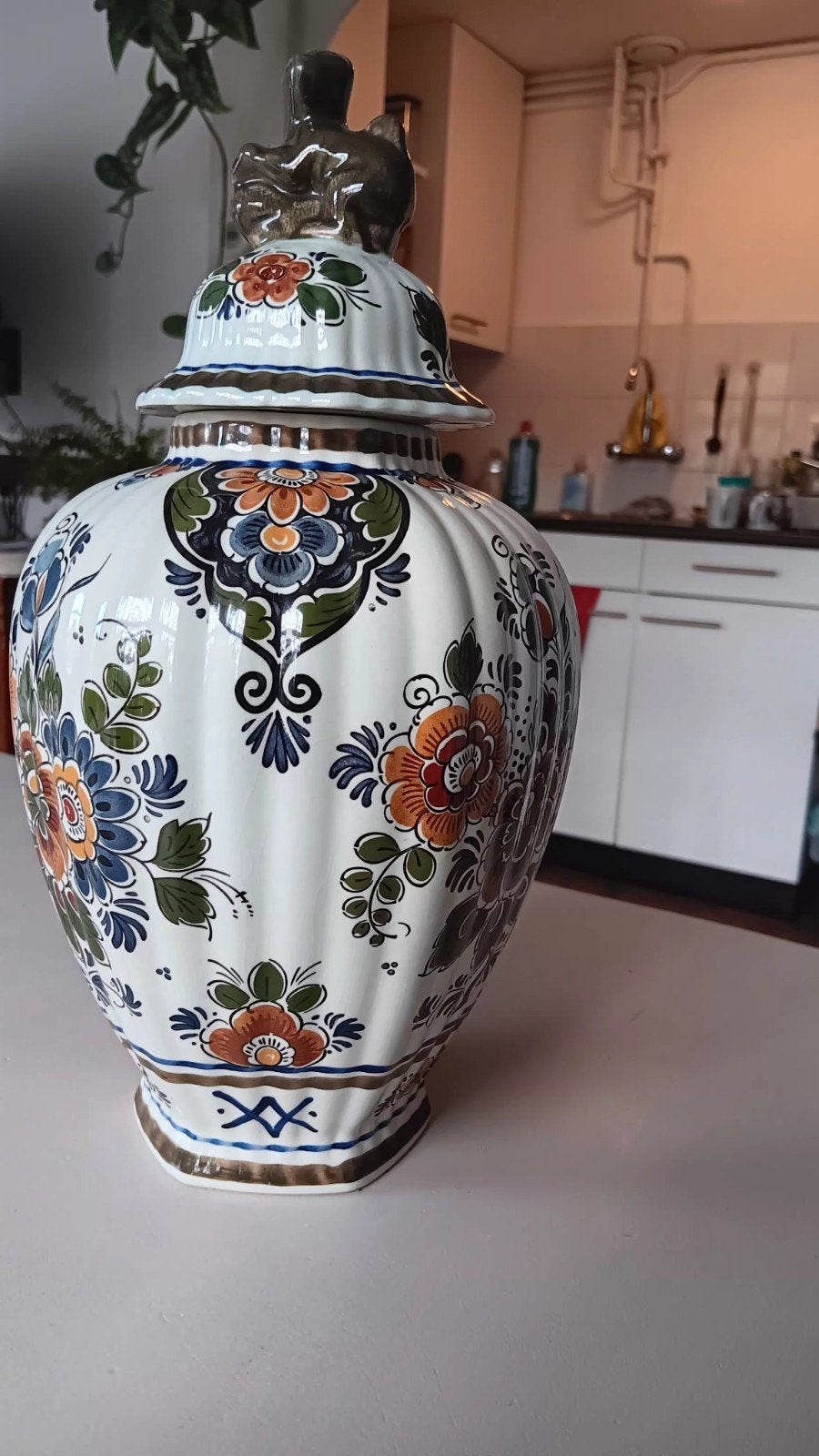 Vaas Delfts polychroom handwerk, Antiek en Kunst, Ophalen of Verzenden