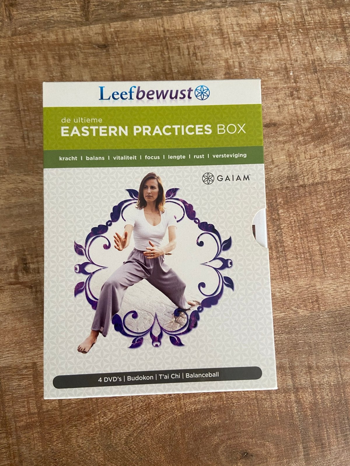 Leefbewust Eastern Practices Box - 4 DVD's + 1 CD, Alle leeftijden, Yoga, fitness of dans, Gebruikt, Inclusief DVD