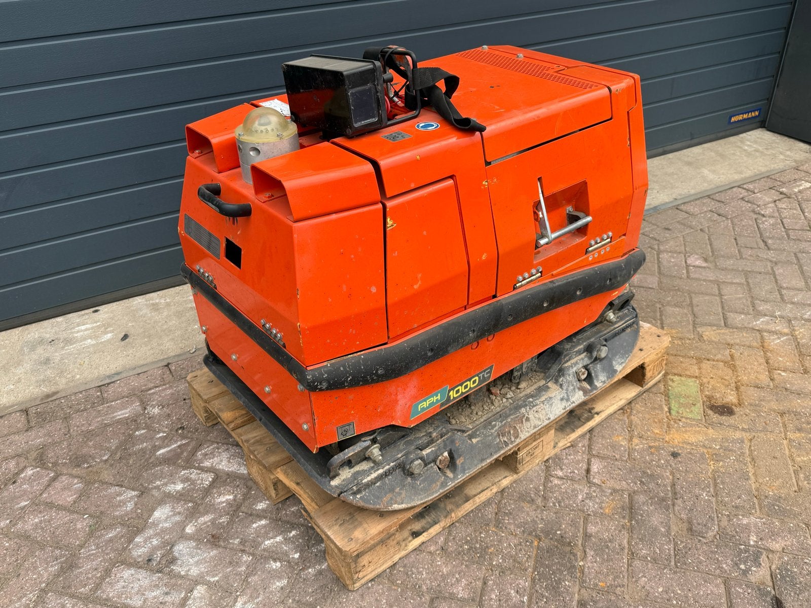 Ammann APH 1000 TC trilplaat, Ophalen