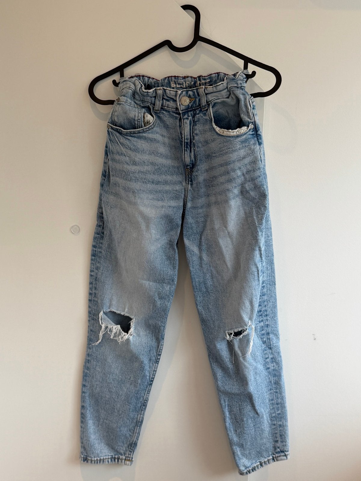Stoere Momfit Jeans WE Fashion met Ripped Details, Kinderen en Baby's, Ophalen of Verzenden, Zo goed als nieuw