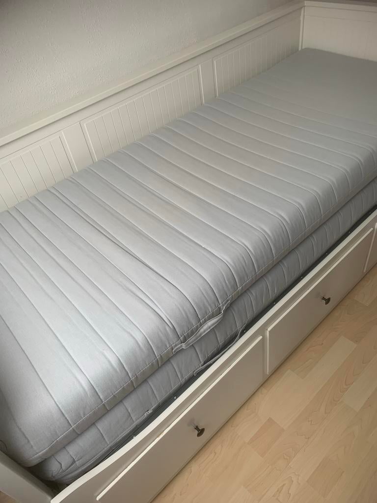 IKEA Hemnes bedbank kleur wit met beddengoed, Ophalen of Verzenden, Gebruikt, Tweepersoons, Wit