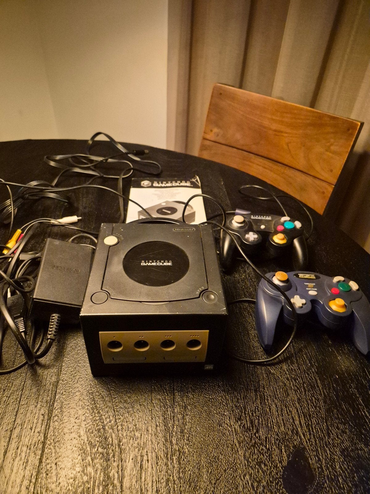 Nintendo GameCube met 2 controllers en handleiding, Spelcomputers en Games, Ophalen of Verzenden, Gebruikt, Zwart, Met 2 controllers