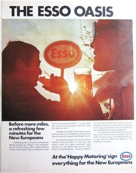 12 vintage advertenties reclames Esso Happy motoring 61-70, Ophalen of Verzenden, Gebruikt, Overige typen