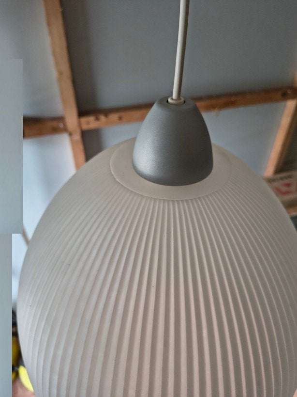Hanglamp geribbeld glas 34 cm Ikea, Huis en Inrichting, Lampen | Hanglampen, Ophalen, Gebruikt, Glas, E27 (groot)