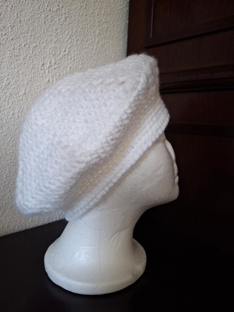 Zelf gehaakte witte baret, Handgemaakt, One size fits all, Ophalen of Verzenden, Pet