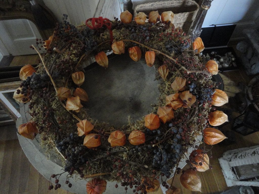 oude KRANS met LAMPIONNETJES/RODE+BLAUWE BESSEN/MOS, 55 cm, Huis en Inrichting, Woonaccessoires | Kransen, Krans, Ophalen of Verzenden