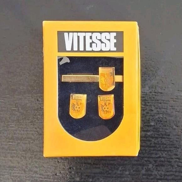 Vitesse stropdasspeld en manchetknopen., Verzamelen, Ophalen of Verzenden, Zo goed als nieuw, Vitesse, Overige typen