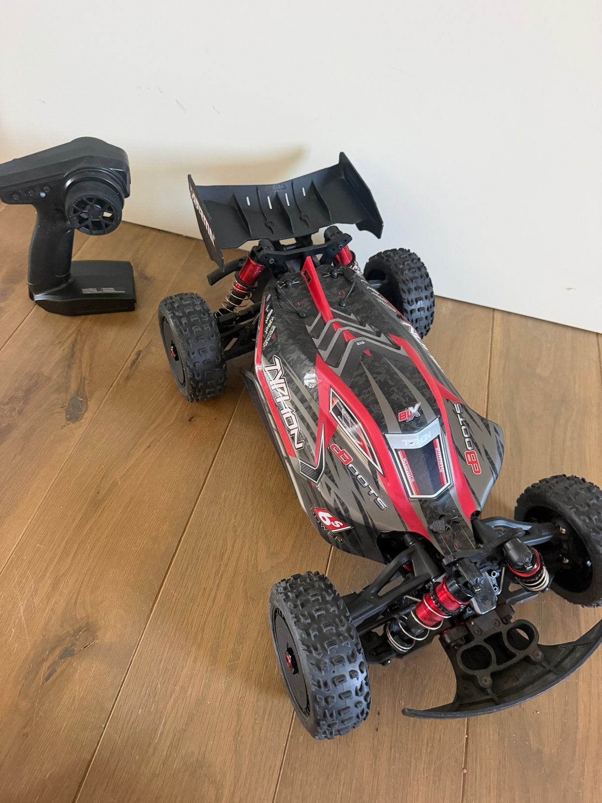 Arrma Typhon 6S Zo Goed Als Nieuw met Upgrades, Elektro, Auto offroad, Ophalen of Verzenden, Zo goed als nieuw