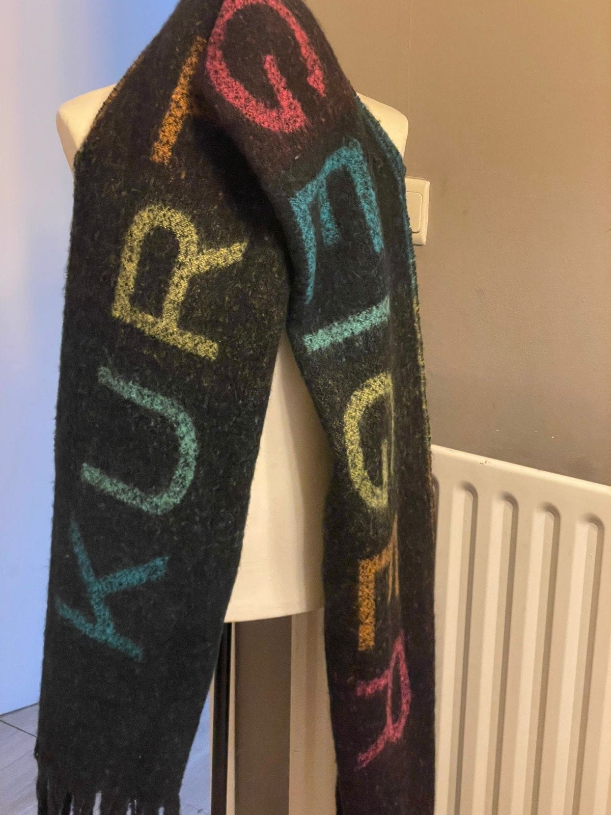 Nieuwe Kurt Geiger London sjaal, Kleding | Dames, Maat 46/48 (XL) of groter, Nieuw, Ophalen of Verzenden, Sjaal