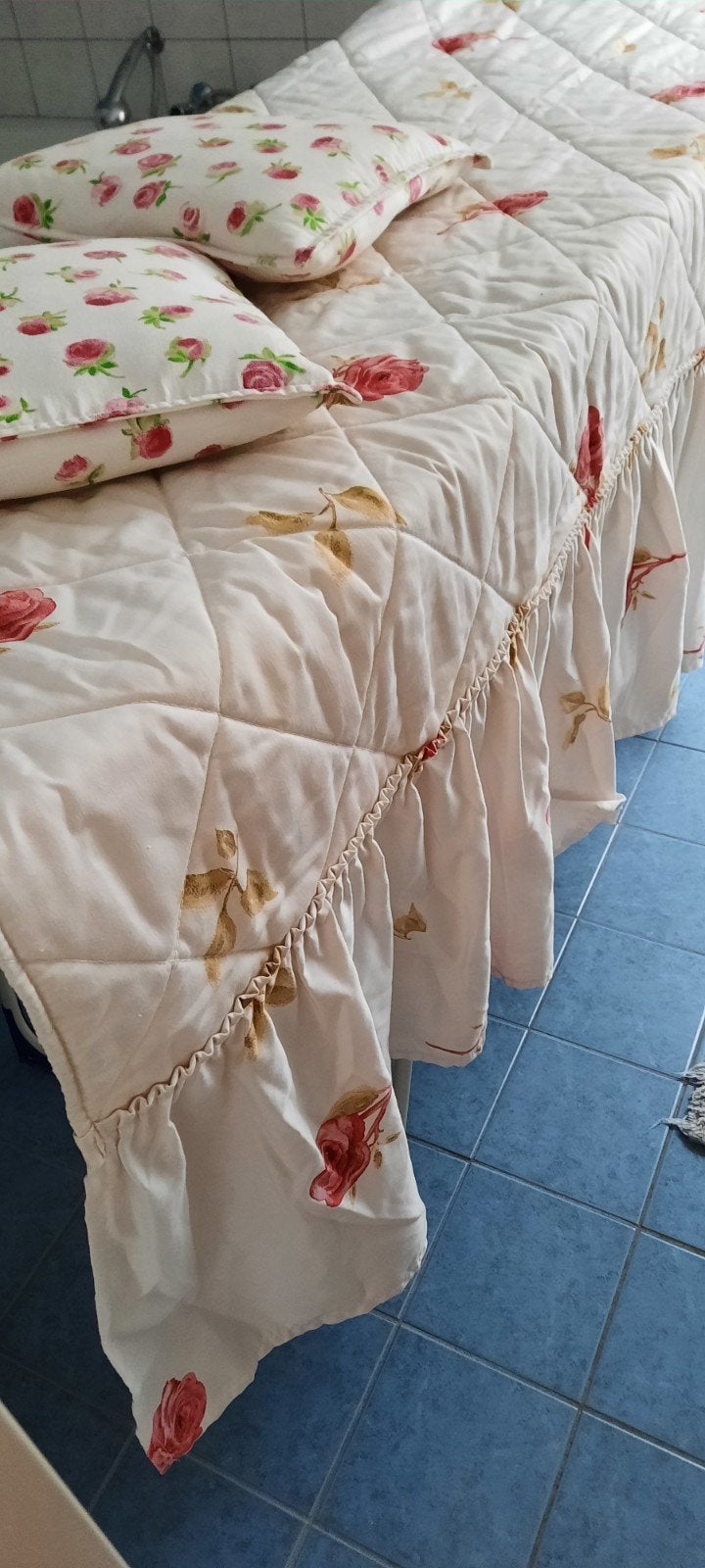 Mooie sprei voor 1-persoonsbed met 2 sierkussens, Gebruikt, Meerkleurig, Set van meerdere stuks, Eenpersoonsbed