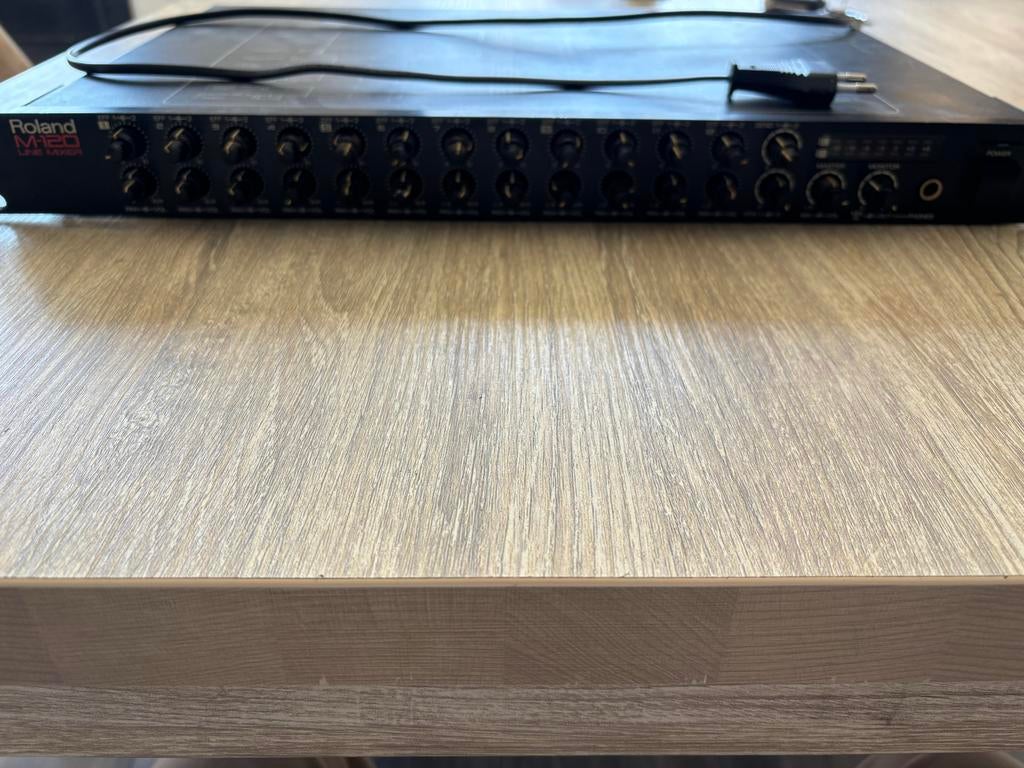 Roland M-120 Line Mixer, Ophalen of Verzenden, Gebruikt, 10 tot 20 kanalen