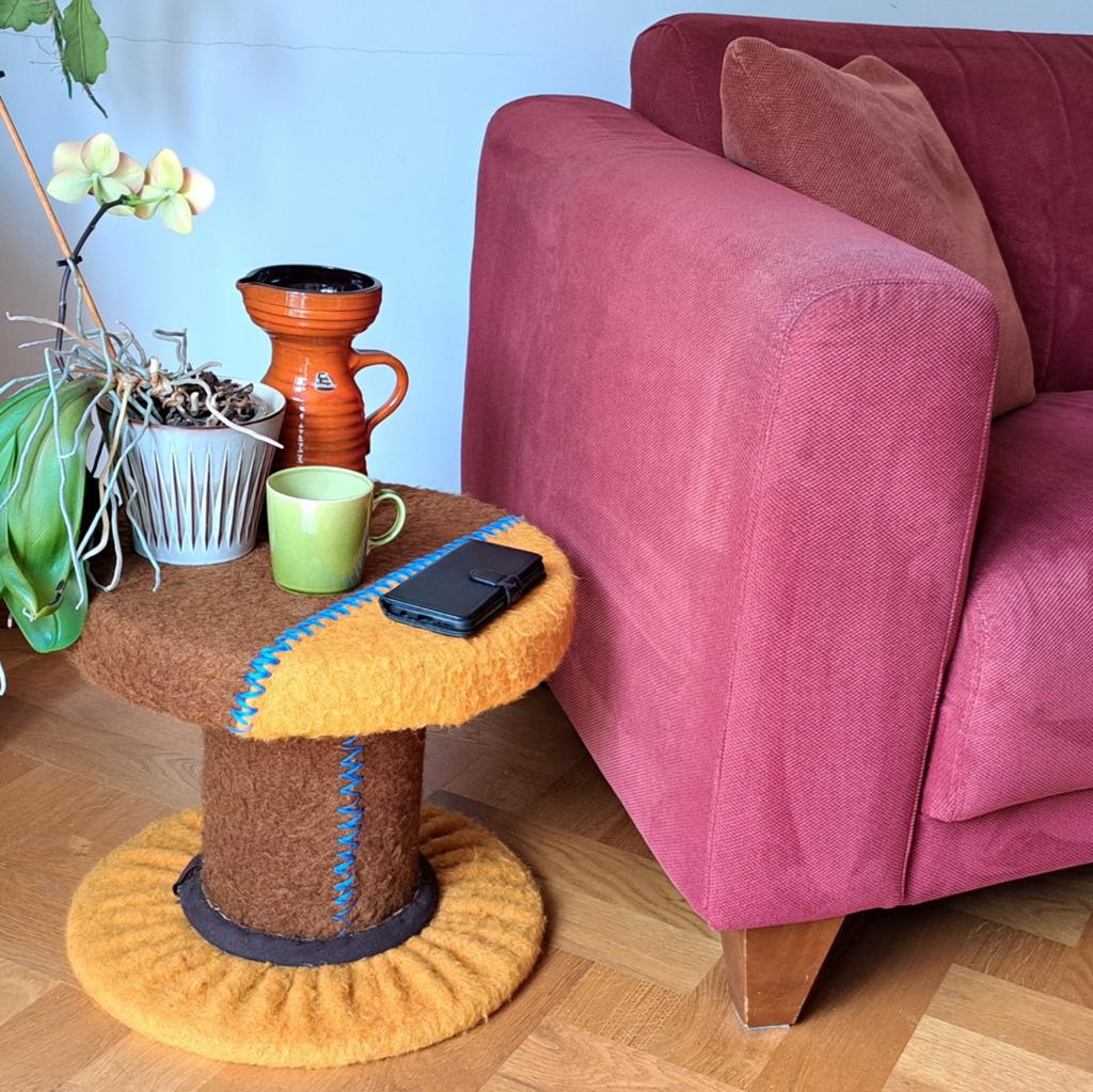 Retro unieke poef / nachtkastje, Minder dan 55 cm, Rond, Ophalen of Verzenden, Zo goed als nieuw