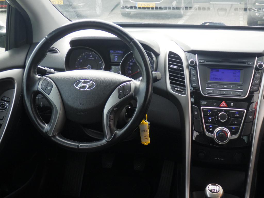 Hyundai i30 Wagon 1.4, Airco, Afneembare Trekhaak!, Voorwielaandrijving, Euro 5, Gebruikt, Zwart