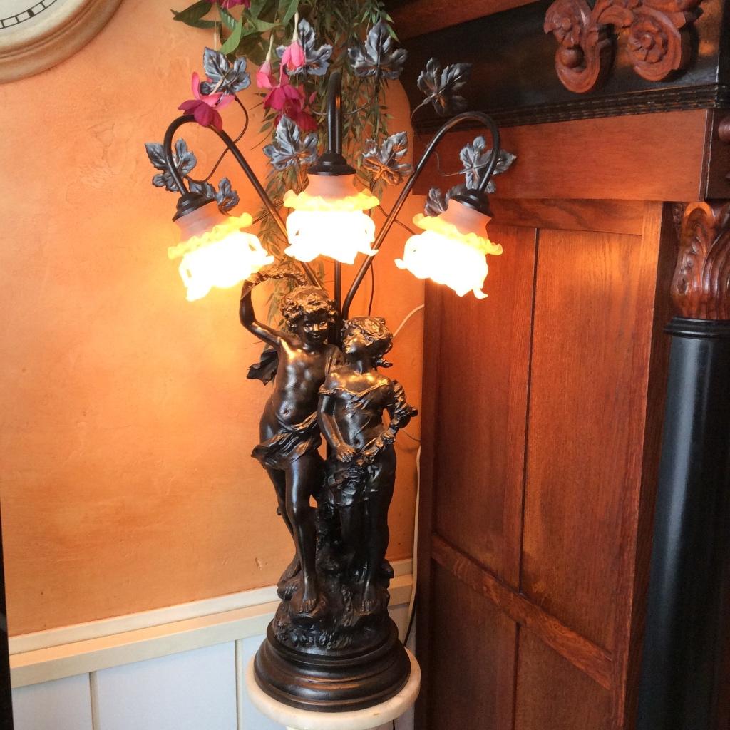 Frans Art nouveau tafellamp met een beeld van AUGUSTE MOREAU, Ophalen