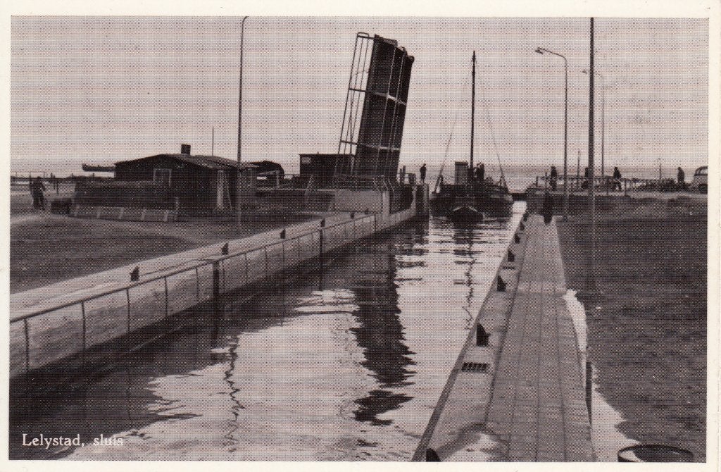 Lelystad   -   sluis                   =0002=, Ophalen of Verzenden, 1940 tot 1960, Ongelopen, Flevoland