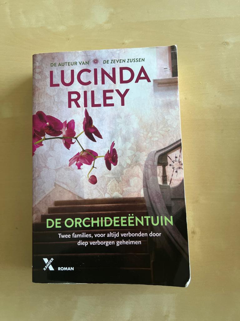 De Orchideeëntuin - Lucinda Riley (Roman), Ophalen of Verzenden, Gelezen, Nederland