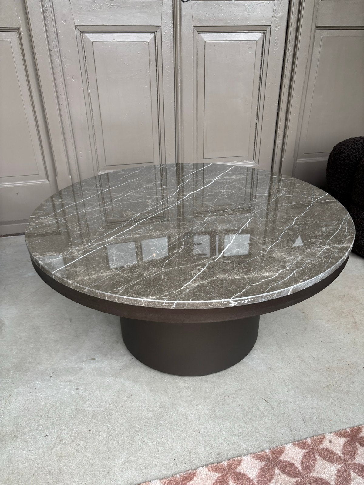 Nieuwe Marmeren Ronde Salon Tafel - 90cm Doorsnede, Huis en Inrichting, Ophalen, Overige materialen, Rond, Nieuw