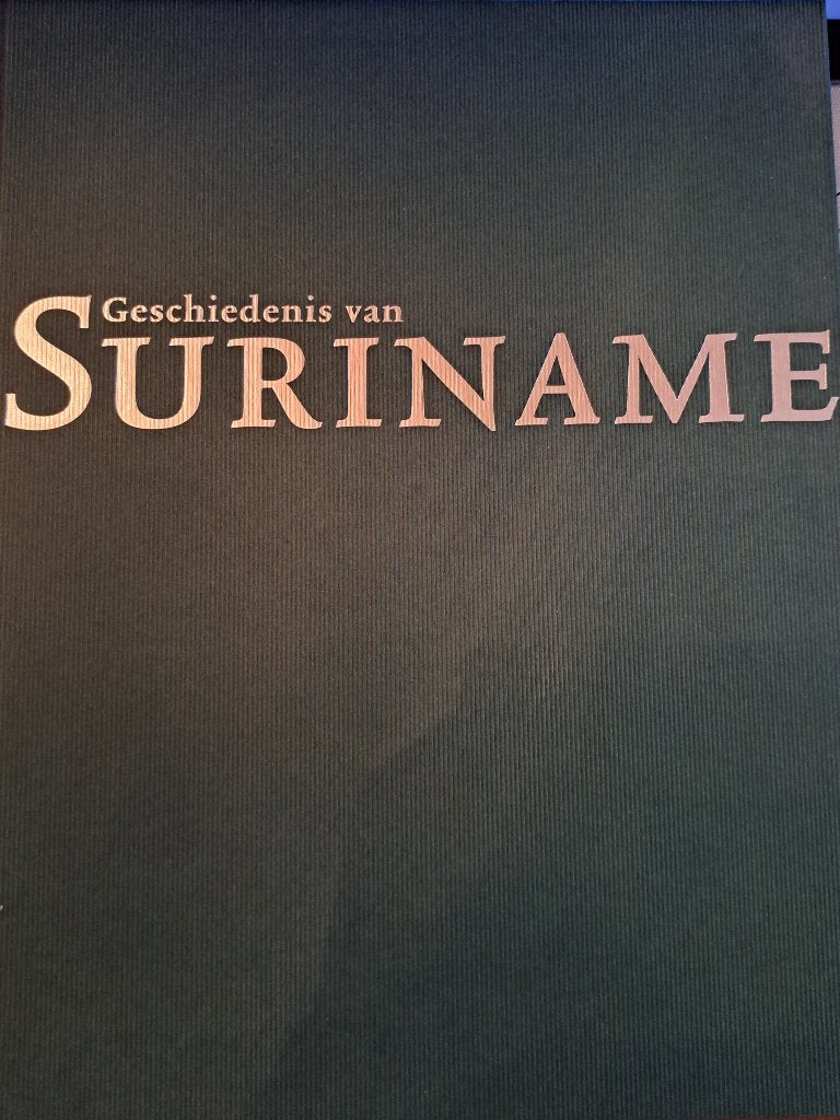 Boek, De Geschiedenis van Suriname door Leo Dalhuisen, Verzenden, Zo goed als nieuw, 17e en 18e eeuw, Leo Dalhuisen Maurits Hassankhan Frans Steegh