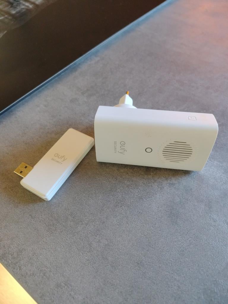 Eufy Homebase 2 Chime en USB Dongle, Ophalen of Verzenden, Zo goed als nieuw, Overige typen, Overige merken