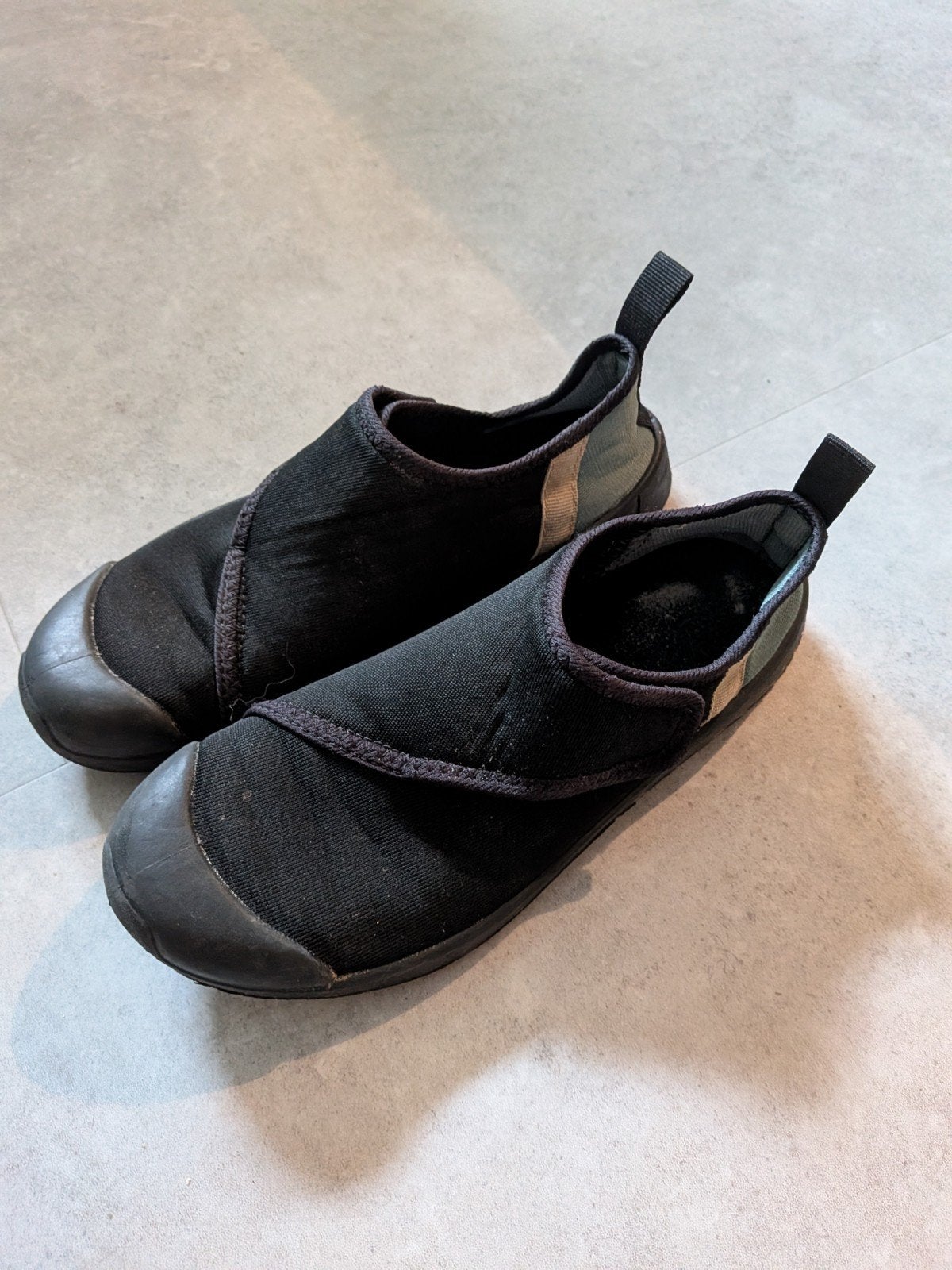 Zwarte waterschoenen maat 34/35 - voor strand en zwembad, Kinderen en Baby's, Kinderkleding | Schoenen en Sokken, Ophalen, Overige typen