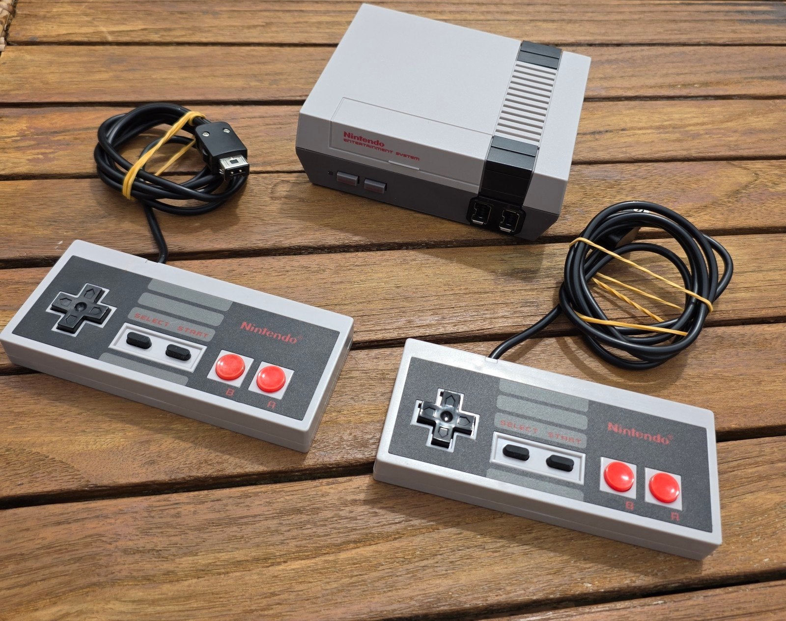 Nintendo NES Classic Mini met 2 controllers, Spelcomputers en Games, Ophalen of Verzenden, Zo goed als nieuw, Met 2 controllers